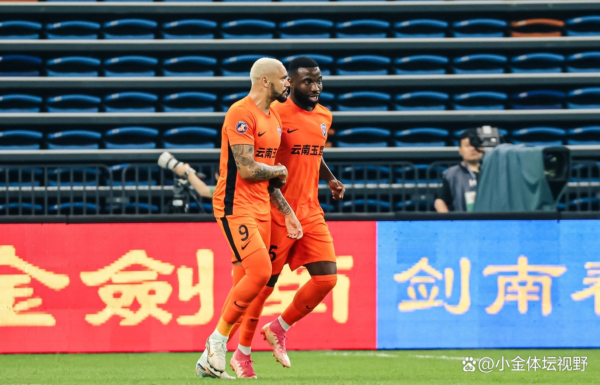 集结日深圳男篮备战葡超，门线救险细节曝光，赛场秩序良好，身体对抗强度拉满